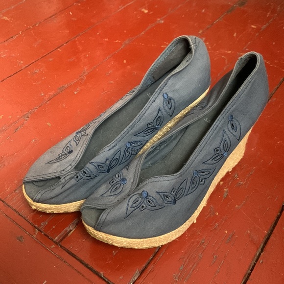 Volatile open toe wedges. - Picture 3 of 7